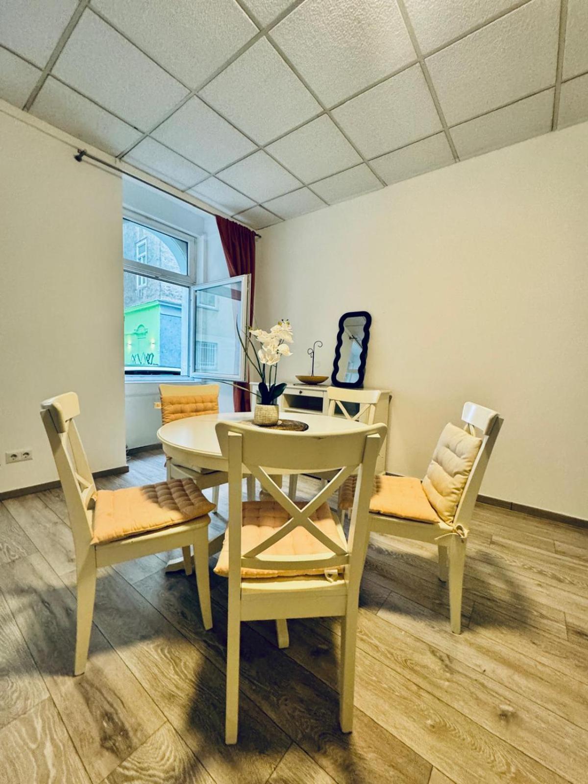 Amusant 1br Apt.- Near Praterstern Apartment *